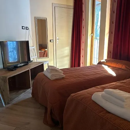 Casa Cesana 2* チェザーナ・トリネーゼ